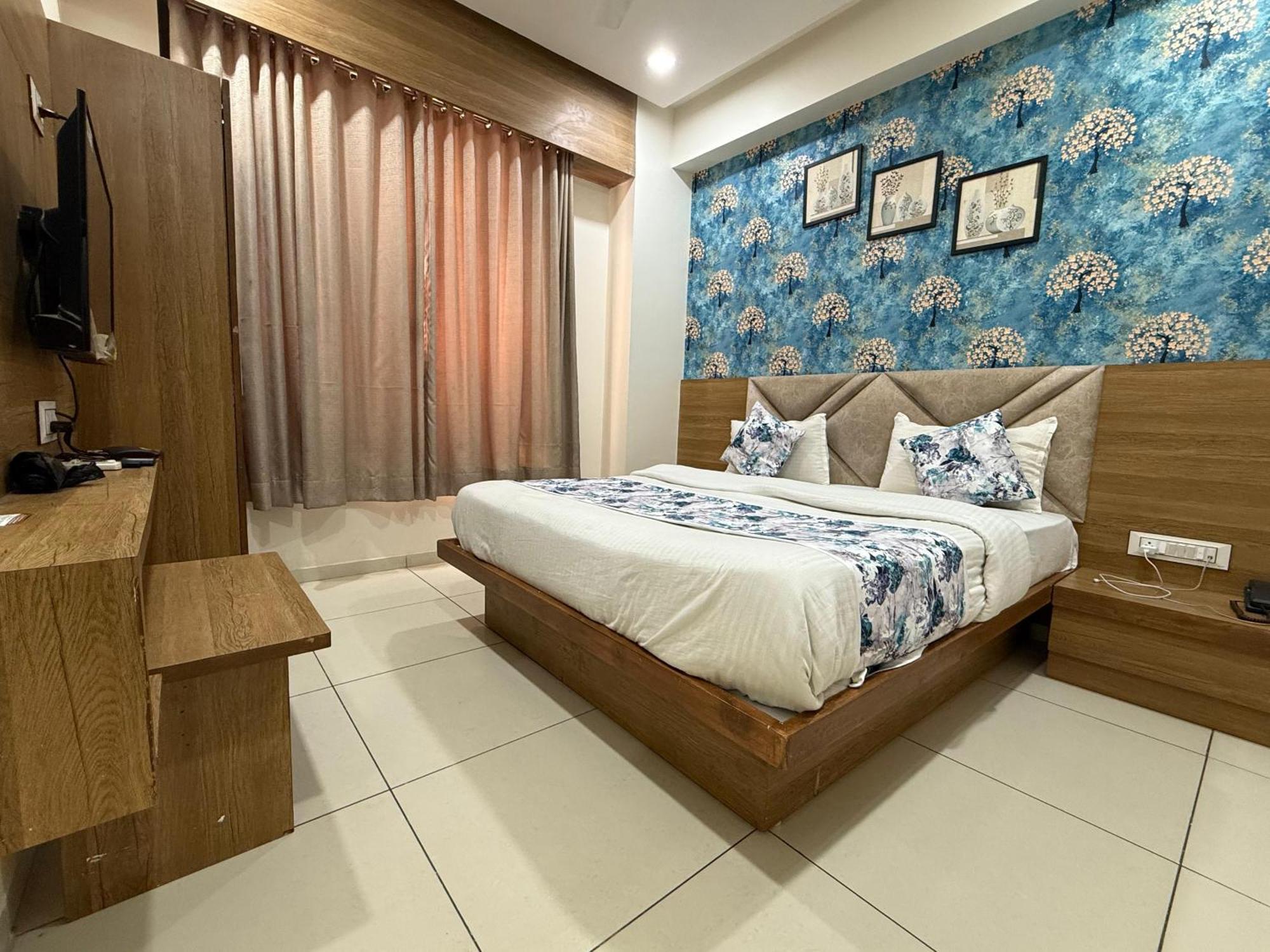 Hotelsuncity Inn Vadodara Luaran gambar