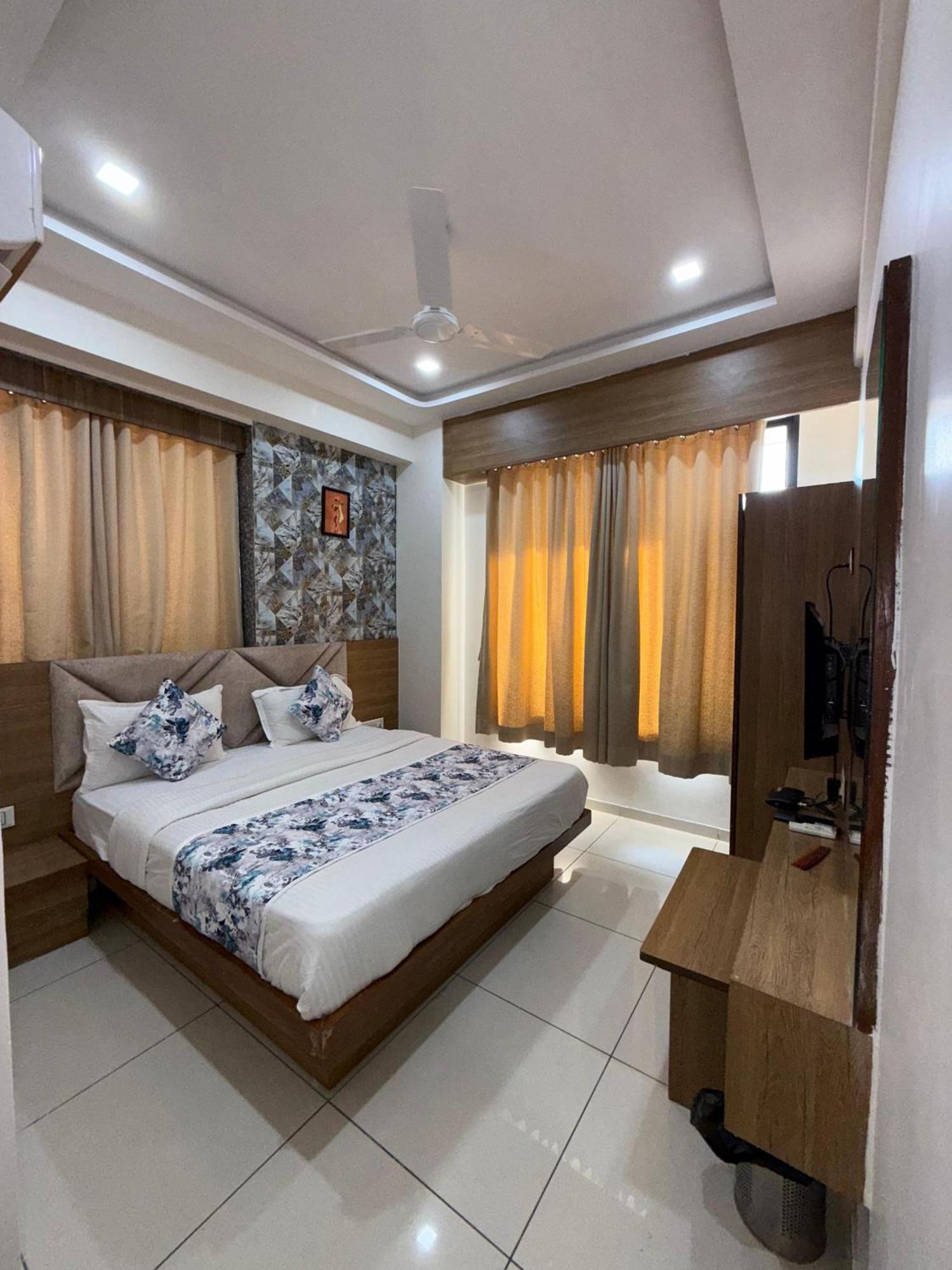 Hotelsuncity Inn Vadodara Luaran gambar