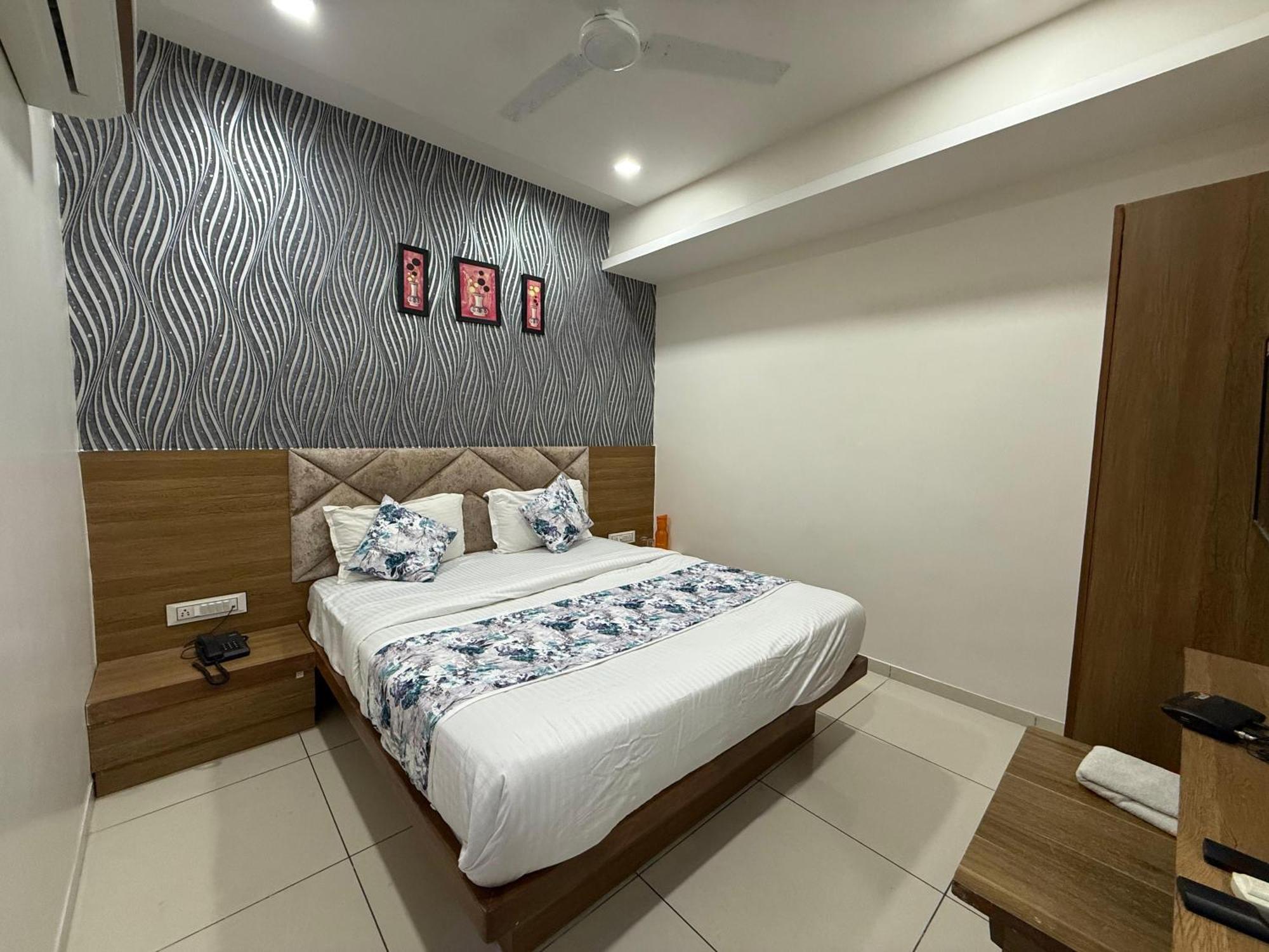 Hotelsuncity Inn Vadodara Luaran gambar