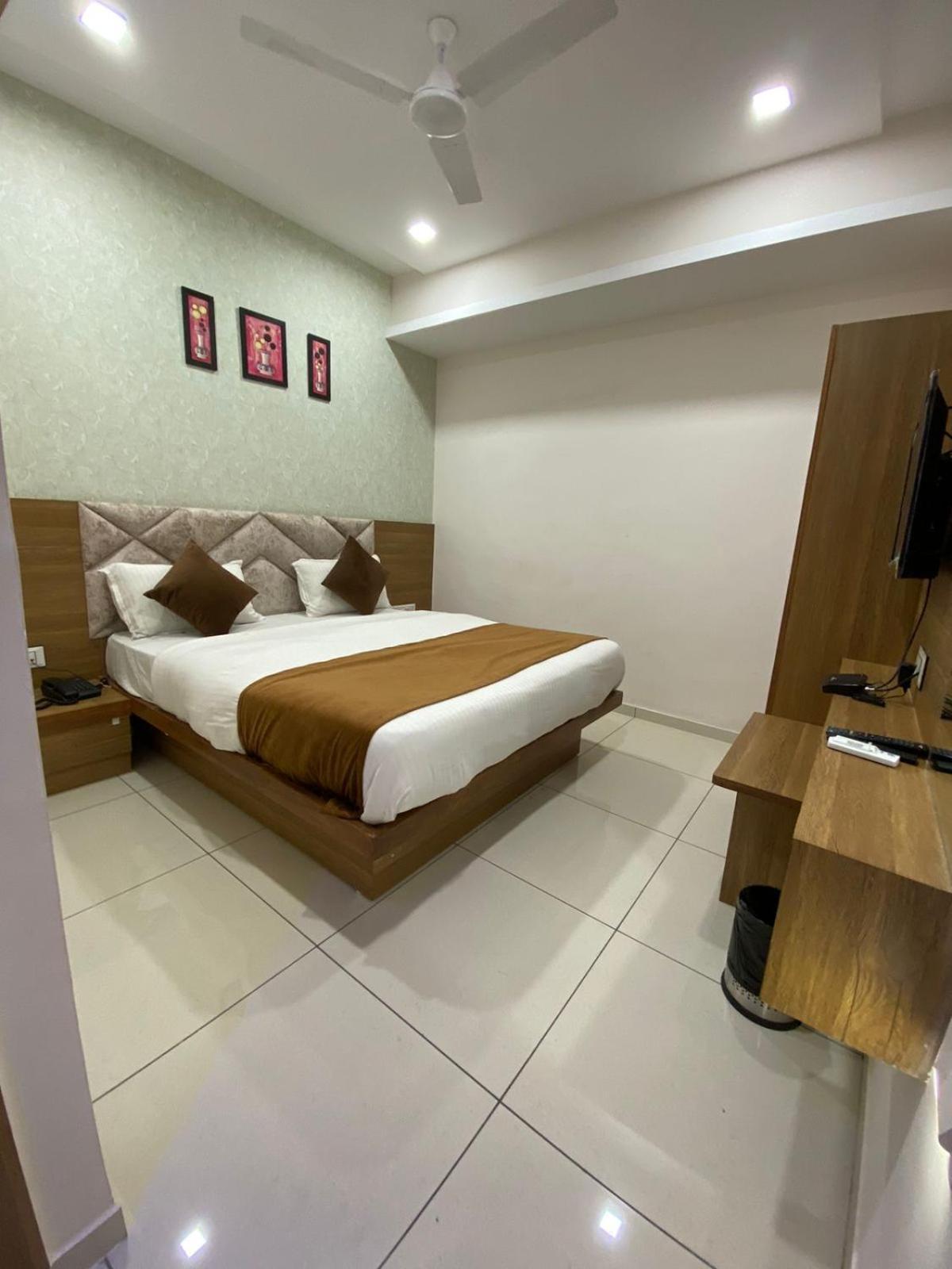Hotelsuncity Inn Vadodara Luaran gambar