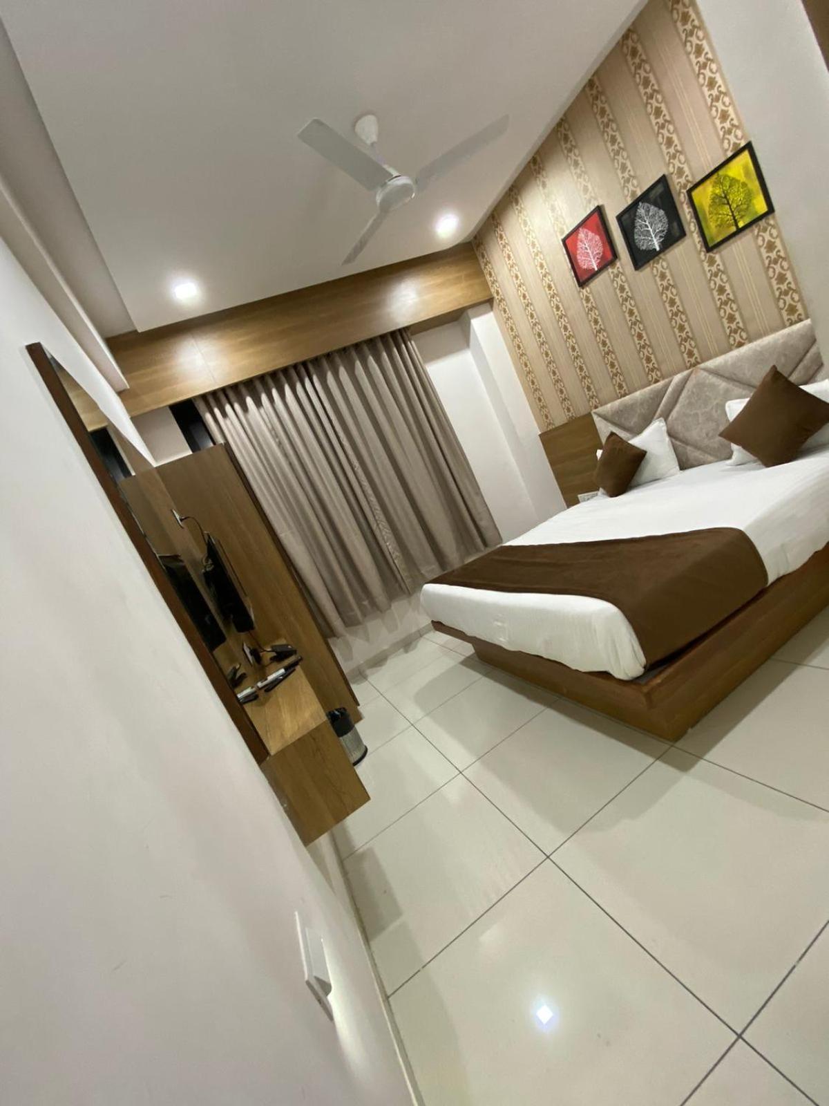 Hotelsuncity Inn Vadodara Luaran gambar